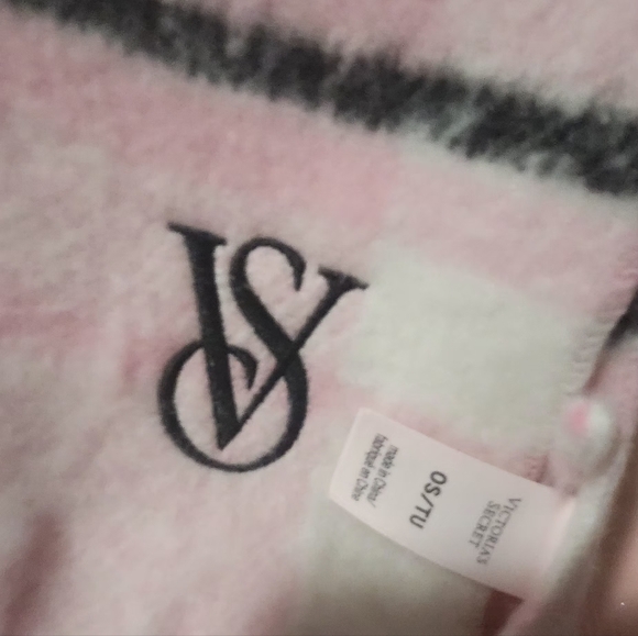 Victoria's Secret Pink and Black Checkered Scarf NWT - Picture 6 of 8